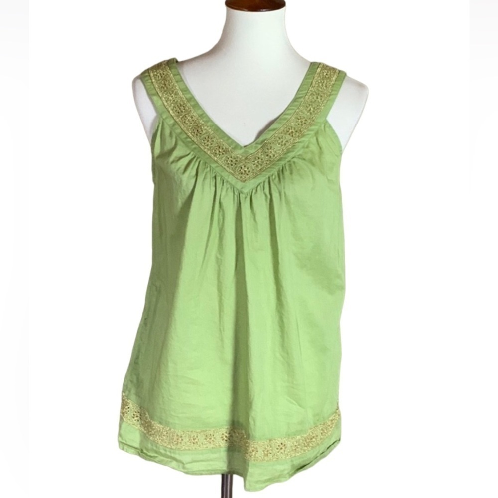 Banana Republic light green sleeveless blouse Size Medium